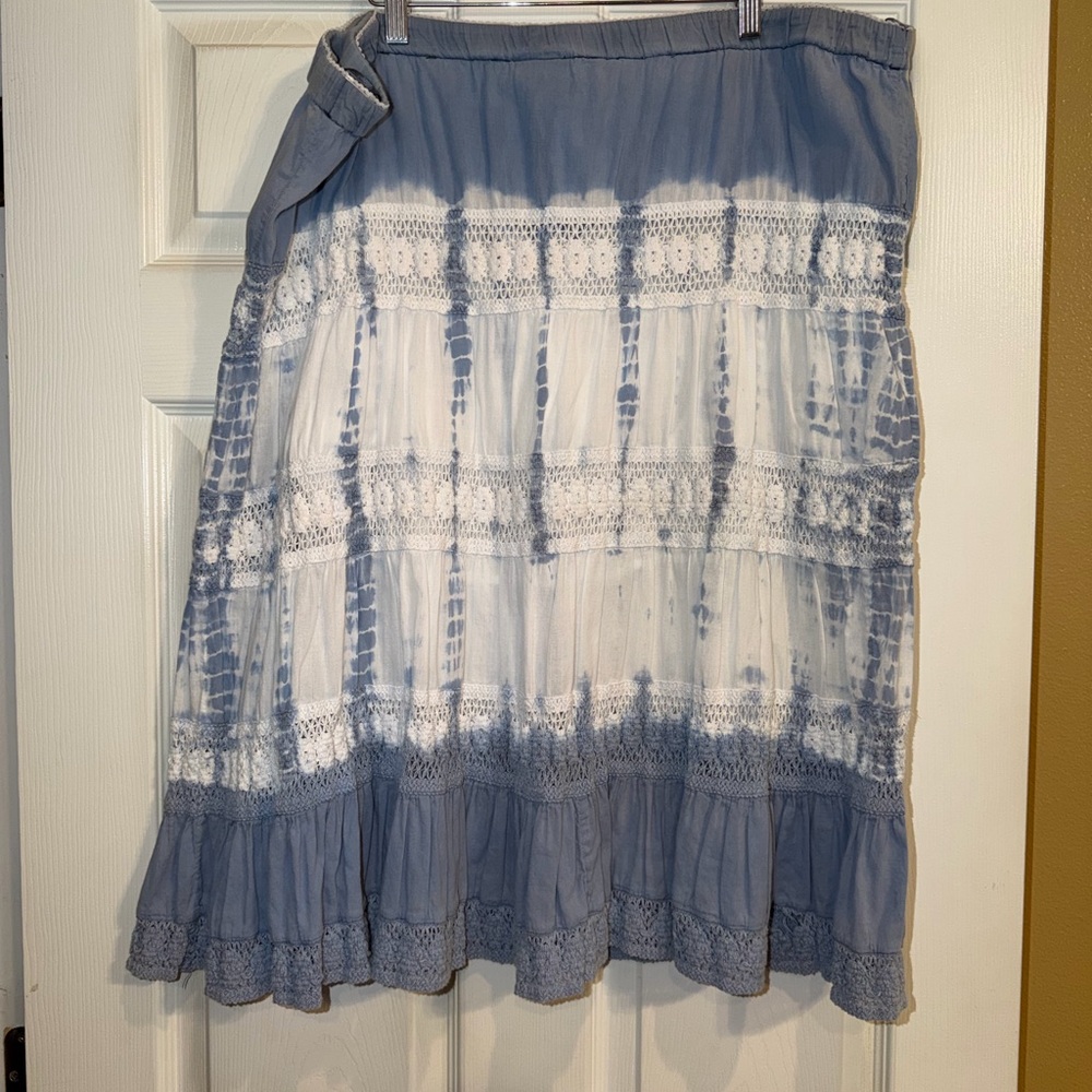 Avenue Blue and White Bubble Midi Skirt. Euc - Picture 2 of 6